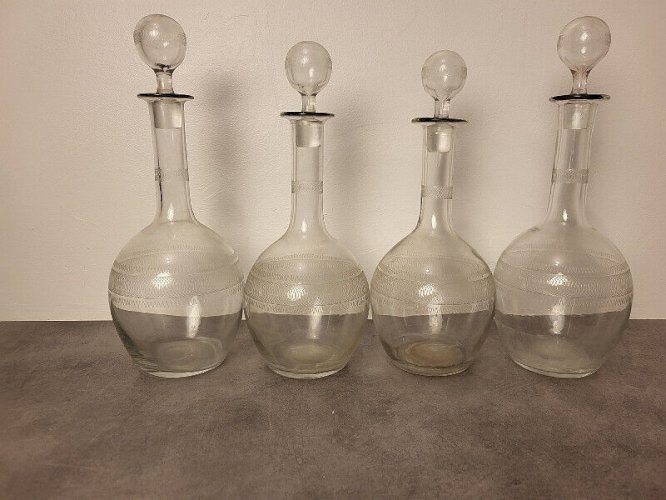 SERIE DE 4 CARAFES ANCIENNES