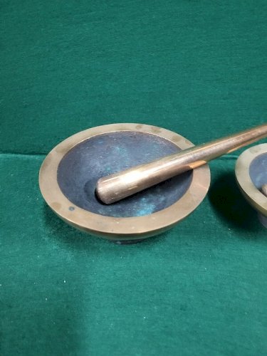 SERIE DE 4 MORTIERS EN BRONZE AVEC LEURS PILONS N°7