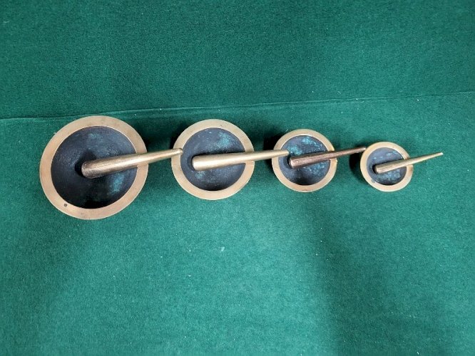 SERIE DE 4 MORTIERS EN BRONZE AVEC LEURS PILONS N°7