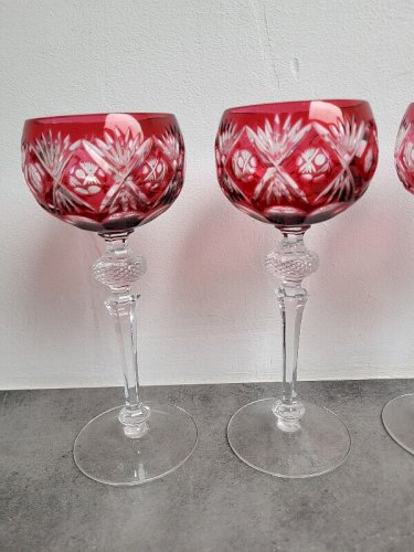 SERIE DE 4 VERRES EN CRISTAL ROUGE MF CRISTAL CABINET