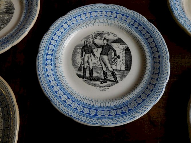 SERIE DE 5 ASSIETTES" LE LANGAGE DES FLEURS" CHOISY LE ROI