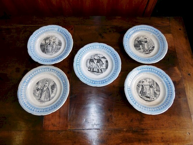 SERIE DE 5 ASSIETTES" LE LANGAGE DES FLEURS" CHOISY LE ROI