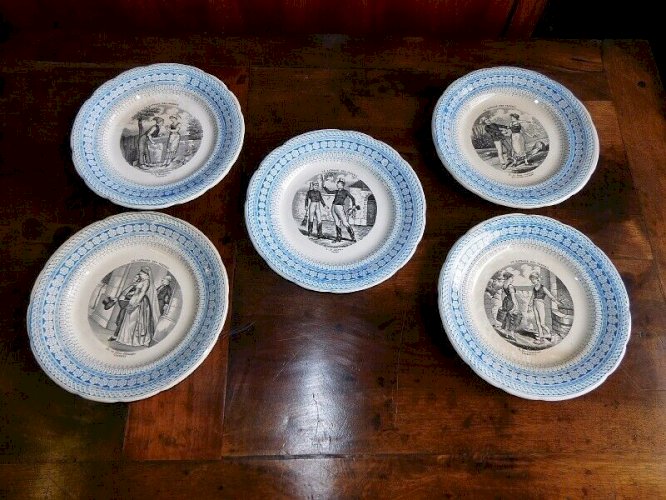 SERIE DE 5 ASSIETTES" LE LANGAGE DES FLEURS" CHOISY LE ROI