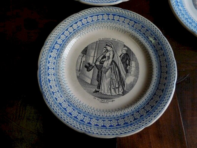 SERIE DE 5 ASSIETTES" LE LANGAGE DES FLEURS" CHOISY LE ROI