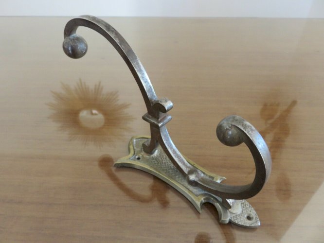 SERIE DE 5 GRANDS PORTE MANTEAU ART DECO, PATERES DOUBLES MURALES ANNEES 20 30