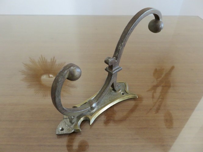 SERIE DE 5 GRANDS PORTE MANTEAU ART DECO, PATERES DOUBLES MURALES ANNEES 20 30