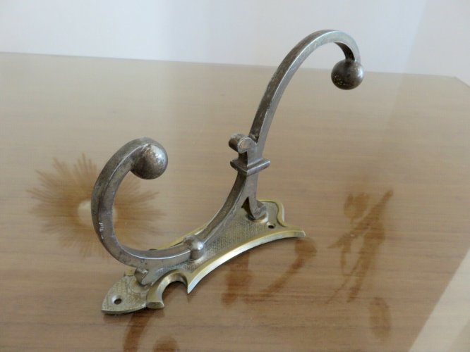 SERIE DE 5 GRANDS PORTE MANTEAU ART DECO, PATERES DOUBLES MURALES ANNEES 20 30