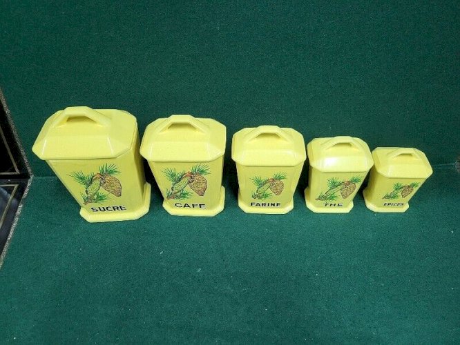 SERIE DE 5 POTS A EPICES AVEC DECOR LA CIGALE ET LA PIGNE DE PIN