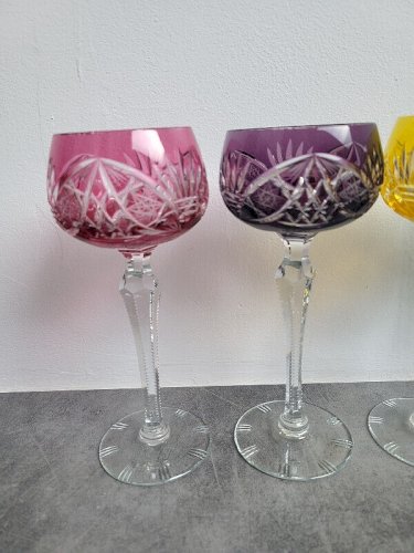 SERIE DE 5 VERRES EN CRISTAL DE COULEUR