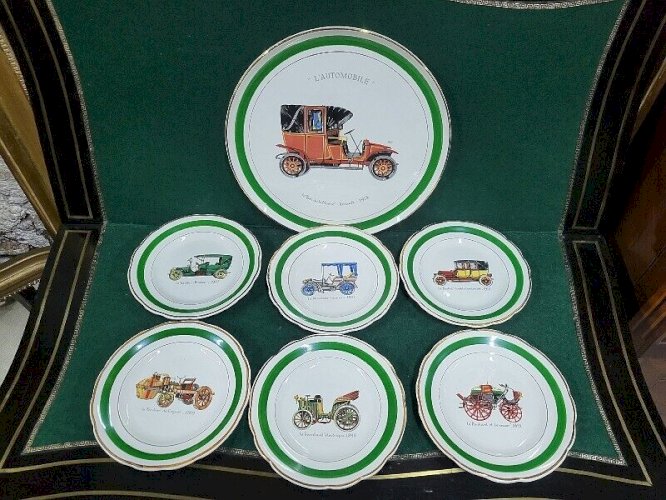 SERIE DE 6 ASSIETTES ET 1 PLAT EN FAIENCE DE GIEN SUR L'AUTOMOBILE