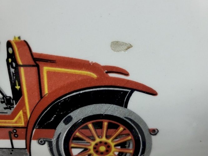 SERIE DE 6 ASSIETTES ET 1 PLAT EN FAIENCE DE GIEN SUR L'AUTOMOBILE