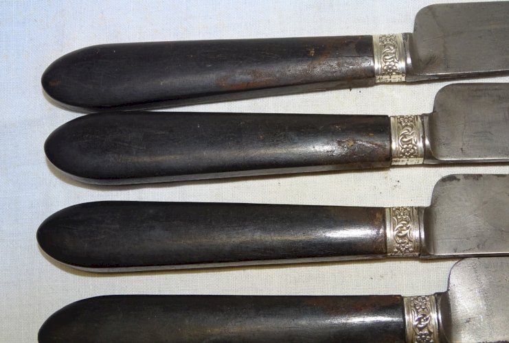 -SERIE DE 6 COUTEAUX MANCHES BOIS PEINT LAMES GRAVEES CBB GARANTI VIROLES ARGENT
