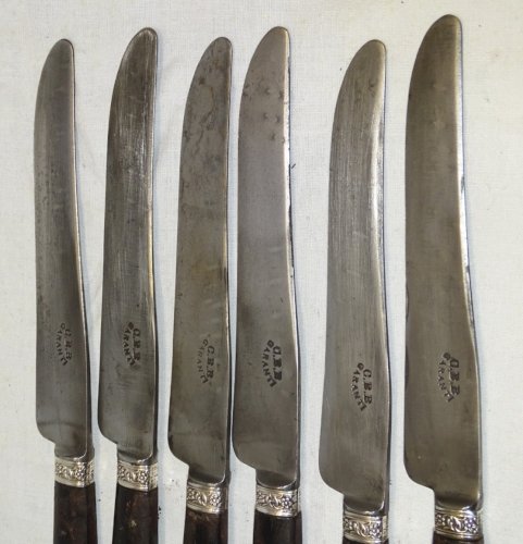 -SERIE DE 6 COUTEAUX MANCHES BOIS PEINT LAMES GRAVEES CBB GARANTI VIROLES ARGENT