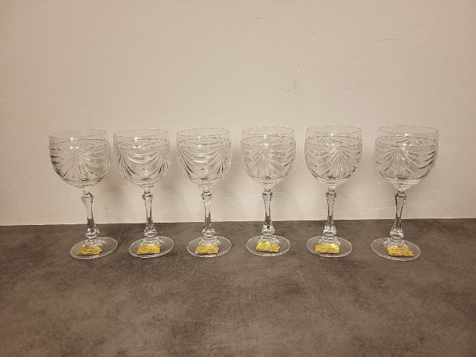 SERIE DE 6 VERRES A EAU EN CRISTAL SIGNES ARTISANAT DE LORRAINE TAILLES MAIN