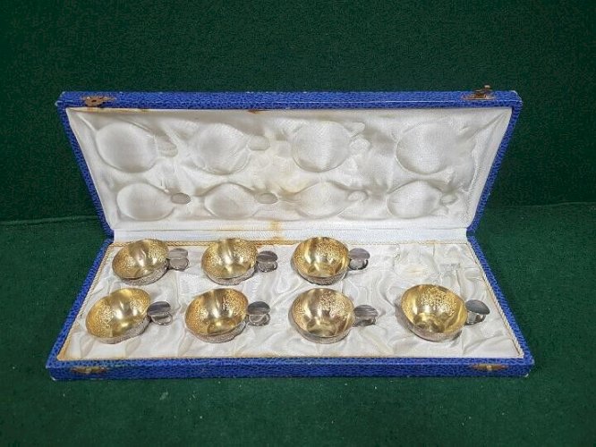 SERIE DE 7 TASTEVINS EN ARGENT MASSIF POINCON MINERVE EN COFFRET DE 126,92 g