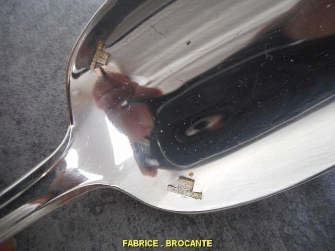 SERIE DE 8 GROSSES CUILLERES CHRISTOFLE POMPADOUR