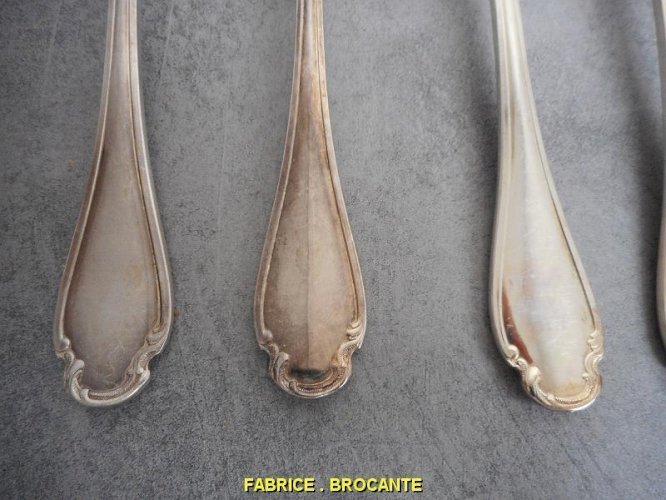 SERIE DE 8 GROSSES CUILLERES CHRISTOFLE POMPADOUR
