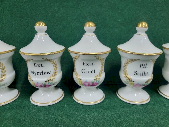 SERIE DE 9 POTS D'APOTHICAIRE POT PHARMACIE G. HERVE LIMOGES FRANCE