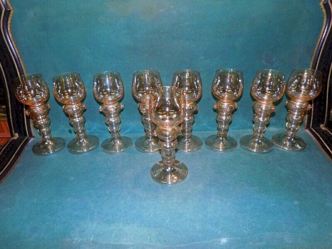 SERIE DE 9 VERRES DES ANNEES 1900