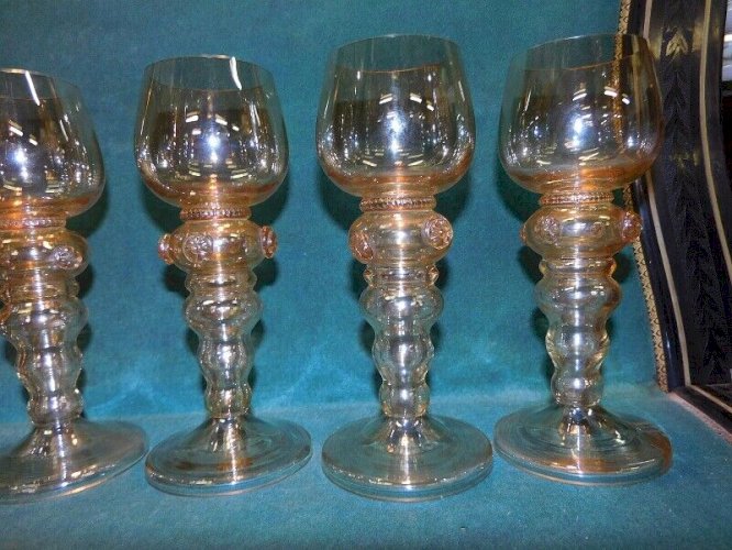 SERIE DE 9 VERRES DES ANNEES 1900