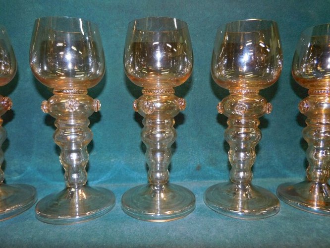 SERIE DE 9 VERRES DES ANNEES 1900
