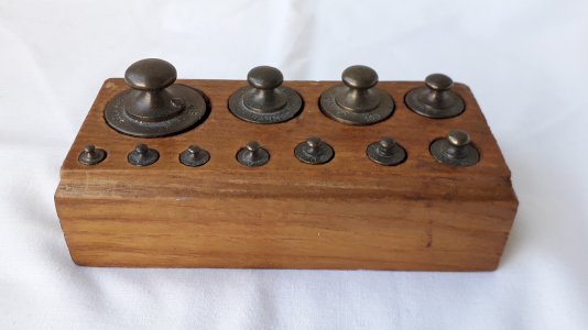 Set of weights for balance