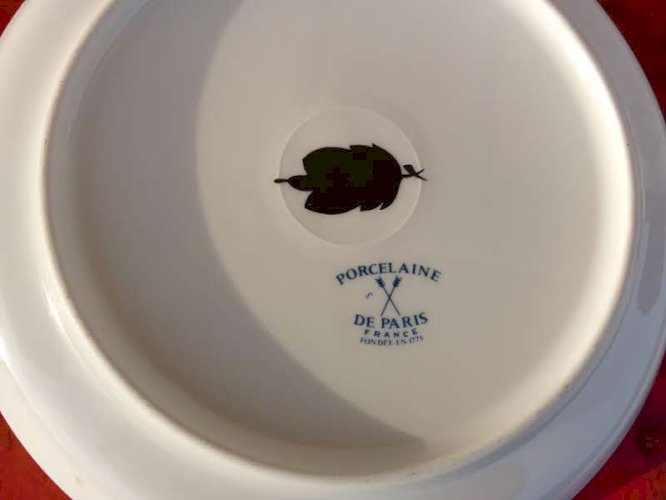 Série de quatre assiettes en porcelaine de Paris 