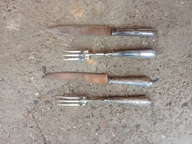 Série de quatre couverts en argent fourré 