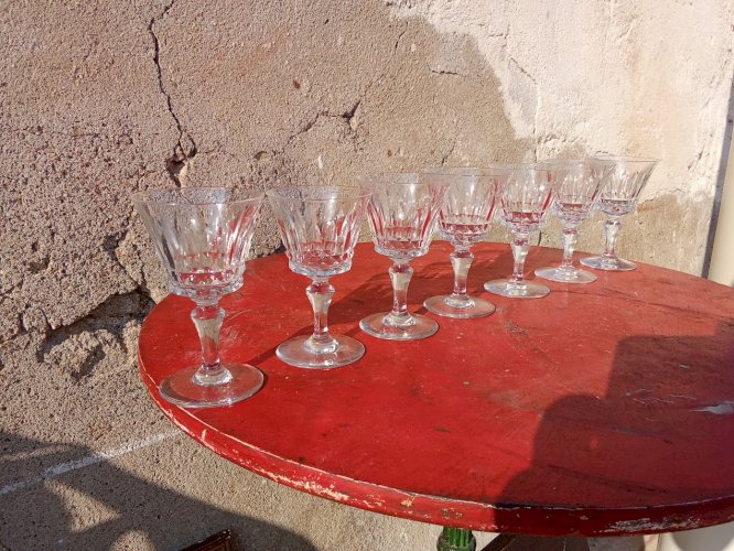 Série de sept verres à pied en cristal de Baccarat