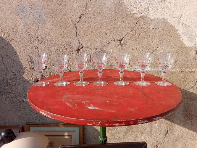 Série de sept verres à pied en cristal de Baccarat
