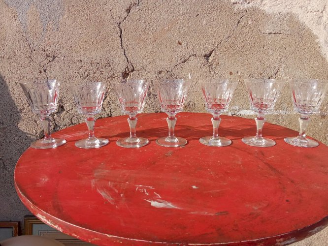 Série de sept verres à pied en cristal de Baccarat