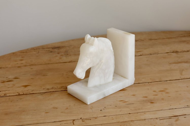 Serre-livre cheval vintage pierre blanche effet marbre