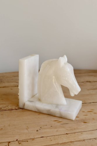 Serre-livre cheval vintage pierre blanche effet marbre