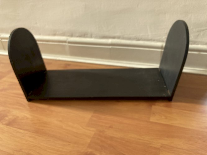 Serre livres à décor de créature divine en marquetterie 