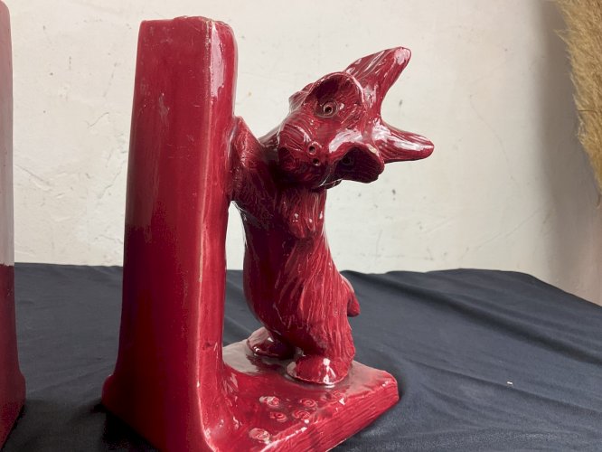 serre livres en Céramique ART DÉCO animalier chien qui joue avec un escargot