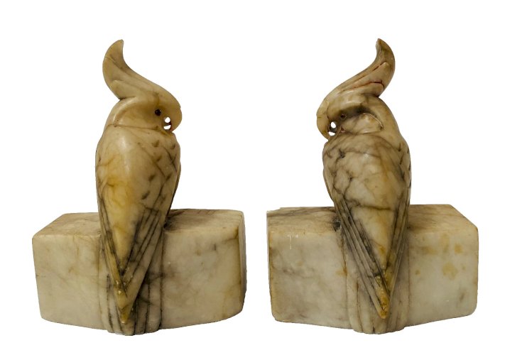 Serrelivres en albatre a décor de péruches XX siècle