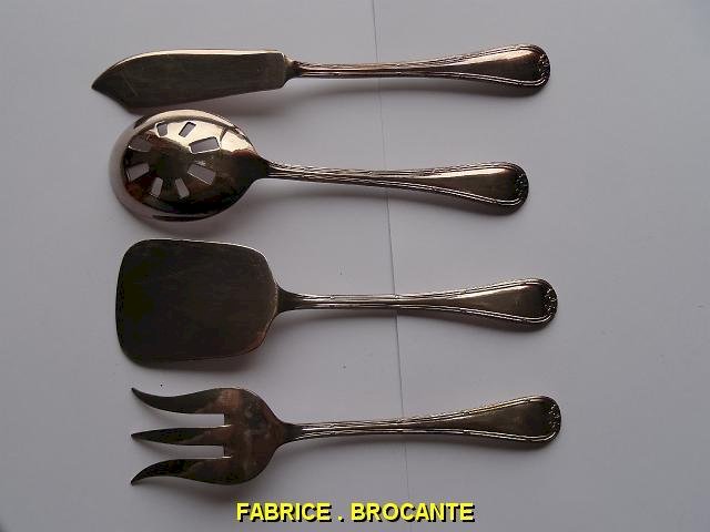 SERVICE 4 PIECES MIGNARDISES EN METAL ARGENTE