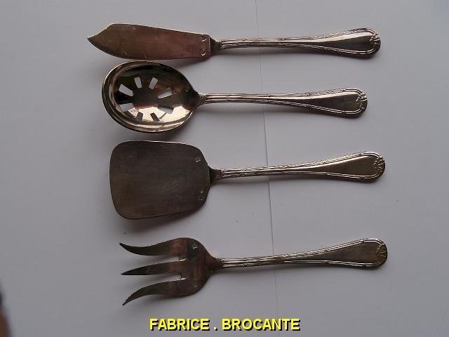 SERVICE 4 PIECES MIGNARDISES EN METAL ARGENTE