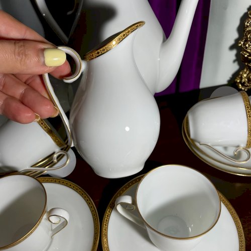 Service à café ancien en porcelaine – 9 personnes, dorure profonde
