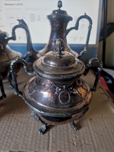 SERVICE À CAFE ET À THÉ COMPLET EN MÉTAL ARGENTÉ