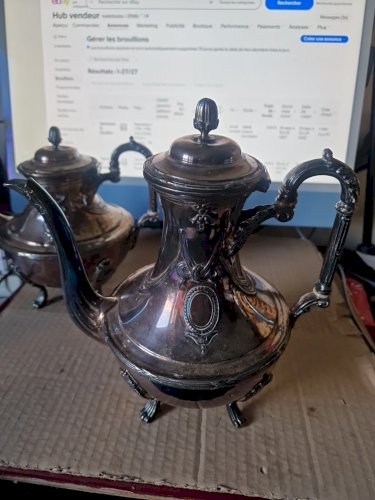 SERVICE À CAFE ET À THÉ COMPLET EN MÉTAL ARGENTÉ