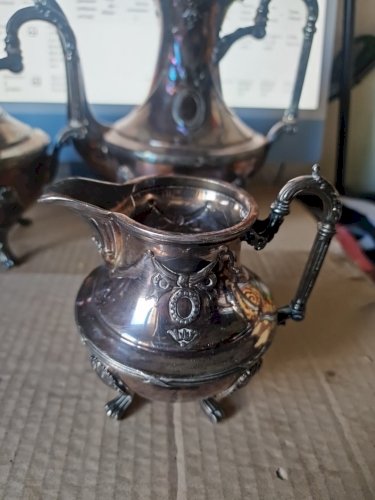 SERVICE À CAFE ET À THÉ COMPLET EN MÉTAL ARGENTÉ