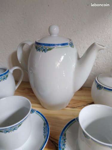Service à café pour 2 personnes en porcelaine complet en bel etat
