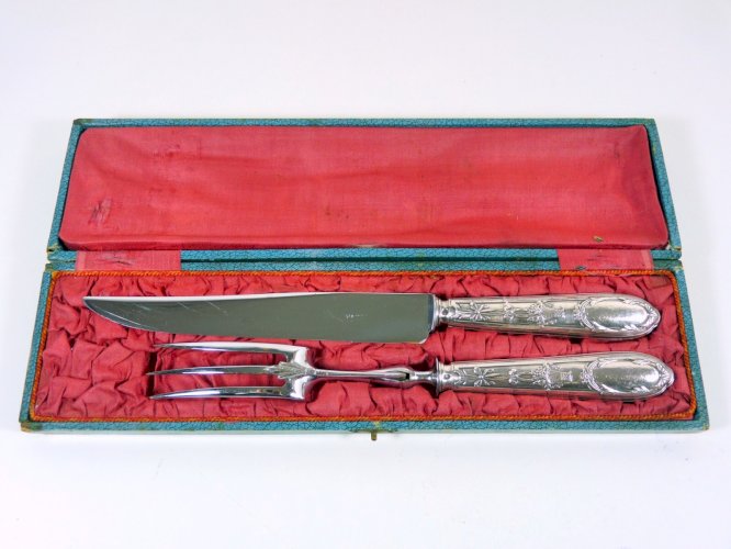 Service à découper XIX° manches argent fourré sculpté Louis XVI, poinçons, boîte