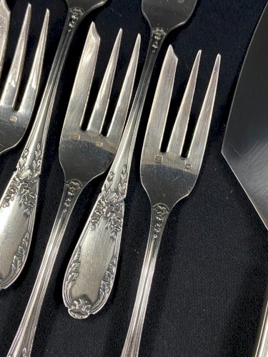 Service à dessert en métal argenté de style Louis XVI 12 fourchettes 1 pelle