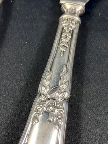 Service à dessert en métal argenté de style Louis XVI 12 fourchettes 1 pelle