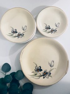 Vintage Saint Amand dessert service "Tulips" 12 pieces