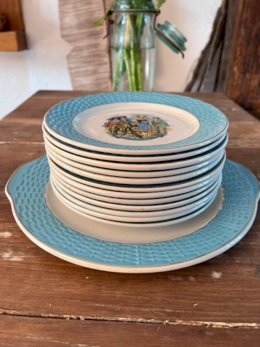 Service à gâteaux 12 assiettes et plat Badonviller thème chansons enfantines