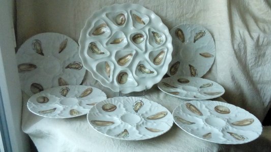 OYSTER AND CRUSTACEAN SERVICE IN PORCELAIN L'HIRONDELLE MEHUN S.SEVRES FRANCE*