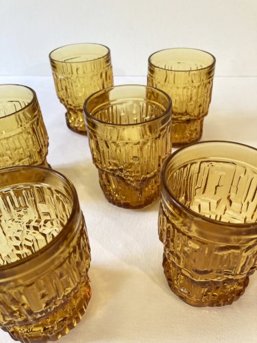 Service à orangeade en verre ambré texturé